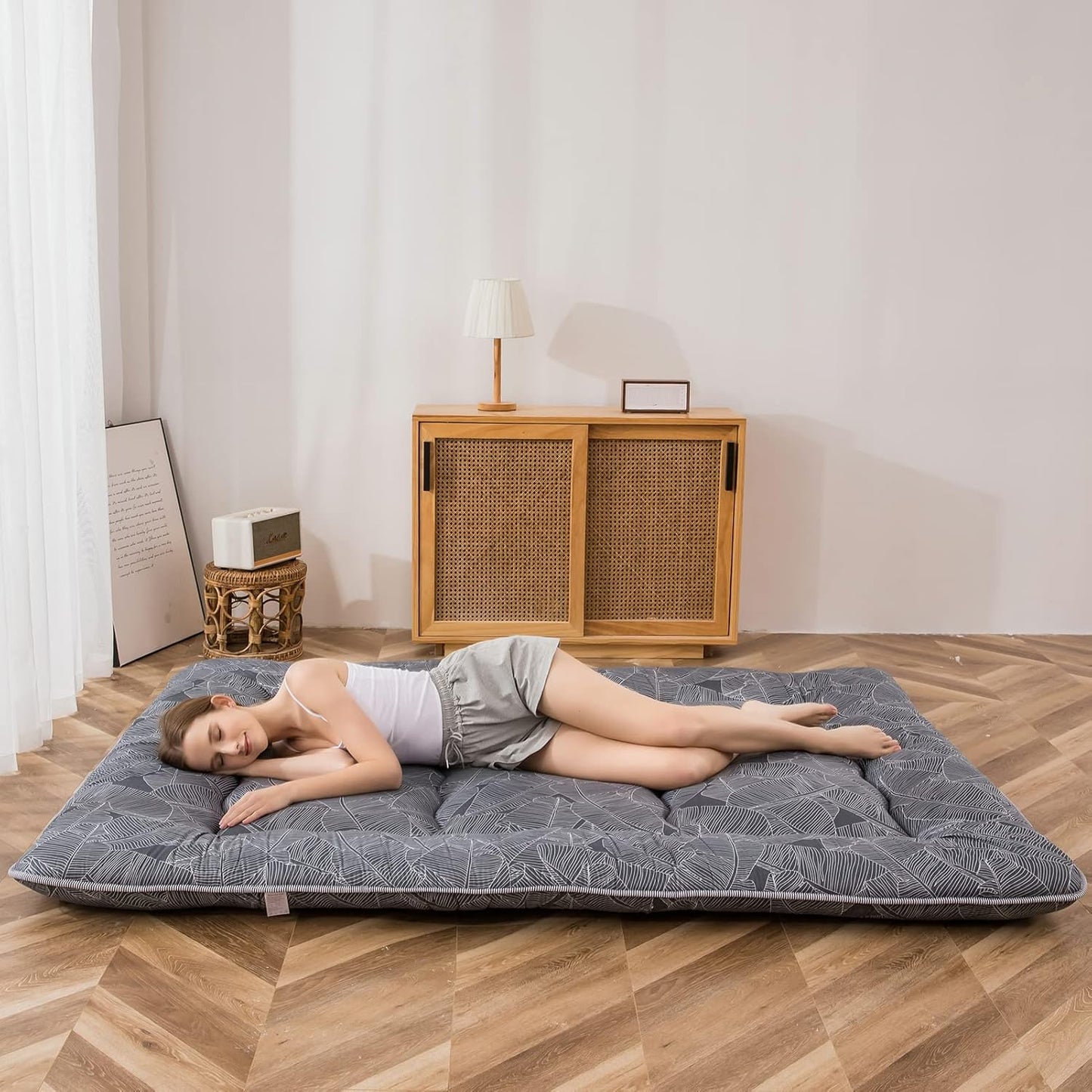 MAXYOYO Japanese Floor Mattress Futon Mattress, 4" Thicken Tatami Mat Sleeping Pad Foldable Roll Up Mat Boys Girls Dormitory Pad Kids Floor Lounger Pillow Bed, Charcoal Grey, Queen Size