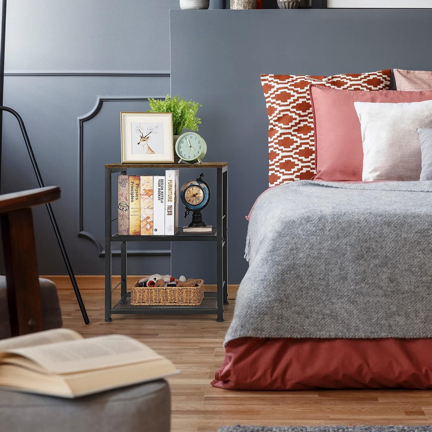 OYEAL Small Nightstand Industrial Square End Table with Storage Shelf Farmhouse Sofa Side Table for Small Spaces, Narrow Bedside Table for Living Room Bedroom, Stable Metal Frame, Rustic Brown