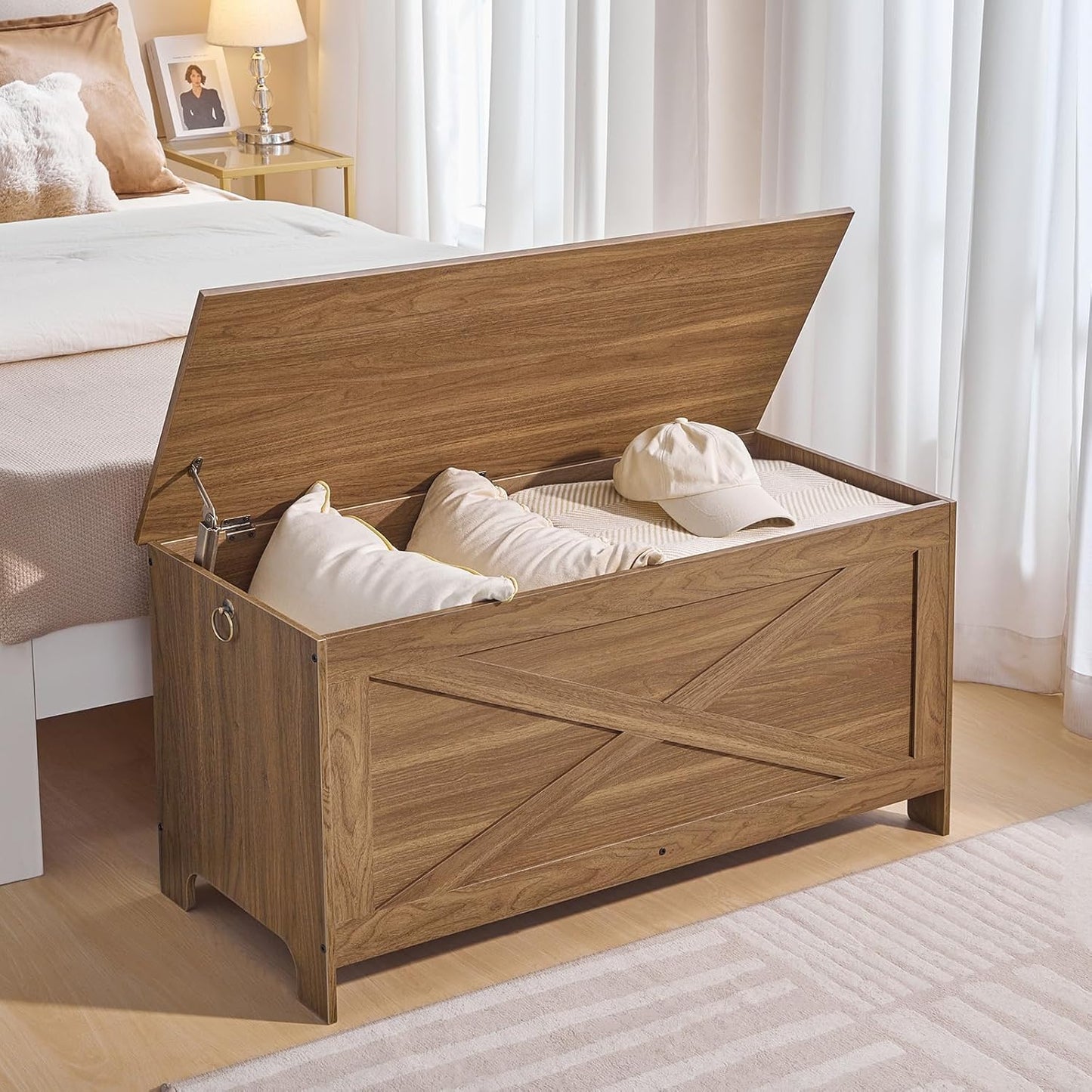 39.4" Toy Chest, Sturdy Entryway Storage Chest with Safety Hinges, Retro Toy Box, Wooden Look Accent Furniture for Living Room, Bedroom, Honey Brown SCOR48101