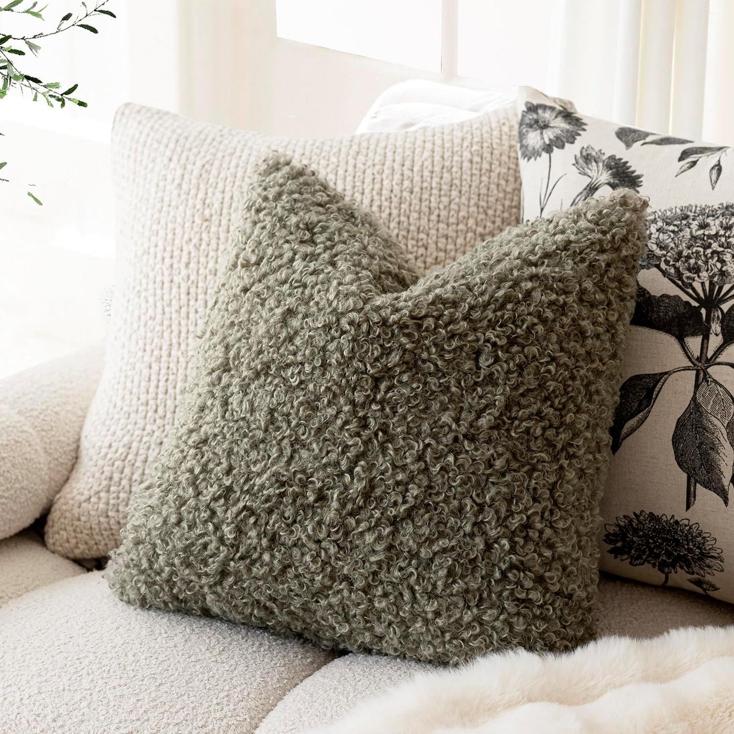 Foindtower 2 Pieces 24x24 Inch Sage Green, Faux Fur Throw Pillow Cover Accent Sherpa Pillow Fuzzy Soft Pillowcases Sheepskin Decorative Fleece Cushion Case for Bed Couch Living Room