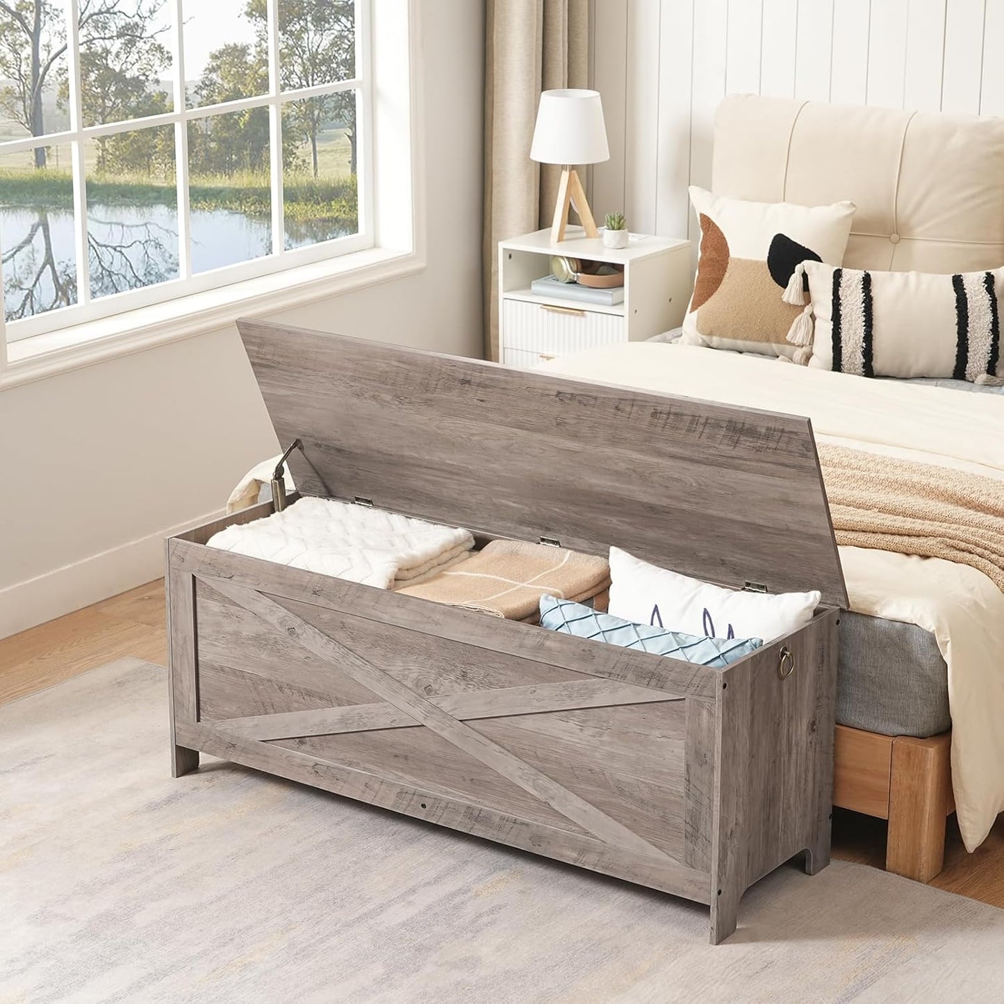 47.2" Toy Chest, Sturdy Entryway Storage Chest with Safety Hinges, Retro Toy Box, Wooden Look Accent Furniture for Living Room, Bedroom, Greige SCGY48801N1