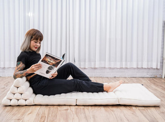 Leewadee 3-Fold Mat XXL with Triangle Cushion – Firm TV Pillow, Foldable Mattress with Cushion Made of Eco-Friendly Kapok, 67 x 31 inches, Ecru