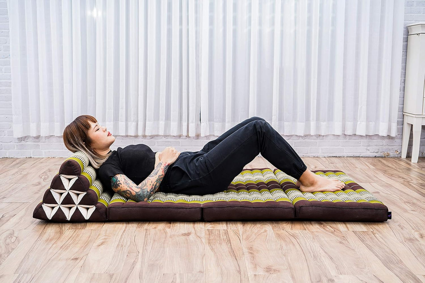 Leewadee 3-Fold Mat XXL with Triangle Cushion – Firm TV Pillow, Foldable Mattress with Cushion Made of Kapok, 67 x 31 inches, Brown Green