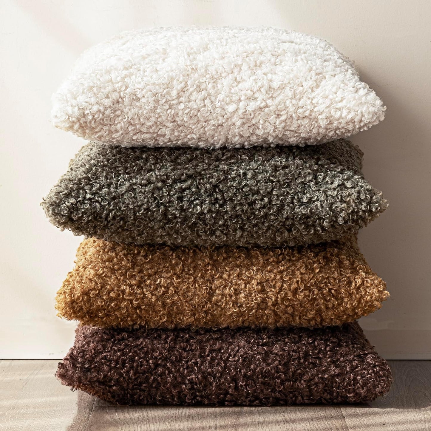 Foindtower 2 Pieces 22x22 Inch Red Brown, Faux Fur Throw Pillow Cover Accent Sherpa Furry Pillow Covers Fuzzy Soft Pillowcases Cozy Sheepskin Decorative Fleece Cushion Case for Bed Couch Living Room