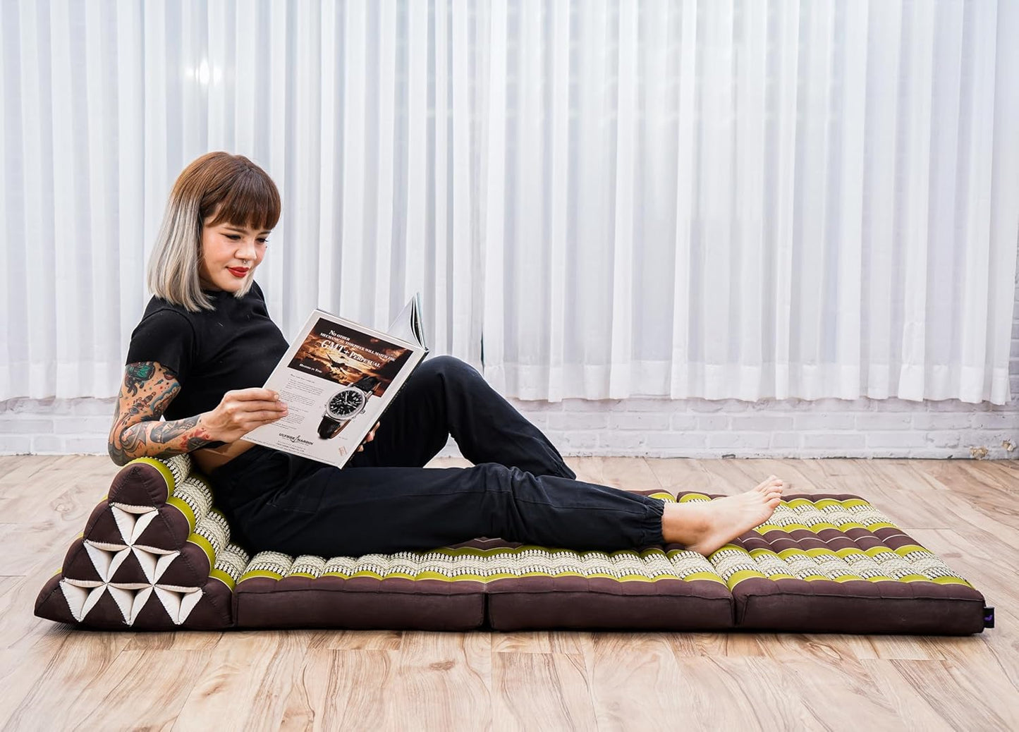 Leewadee 3-Fold Mat XXL with Triangle Cushion – Firm TV Pillow, Foldable Mattress with Cushion Made of Kapok, 67 x 31 inches, Brown Green