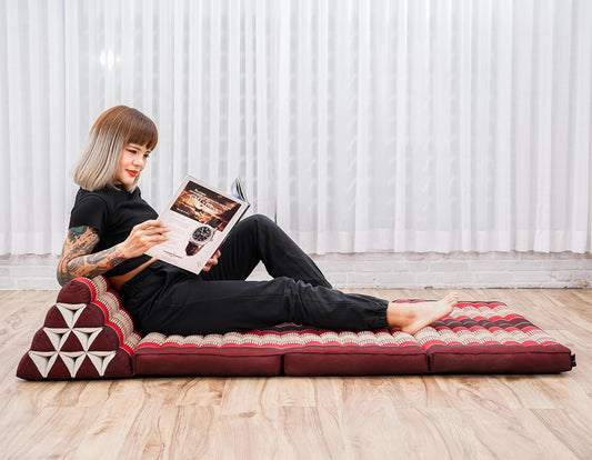 Leewadee 3-Fold Mat XXL with Triangle Cushion – Firm TV Pillow, Foldable Mattress with Cushion Made of Kapok, 67 x 31 inches, Red