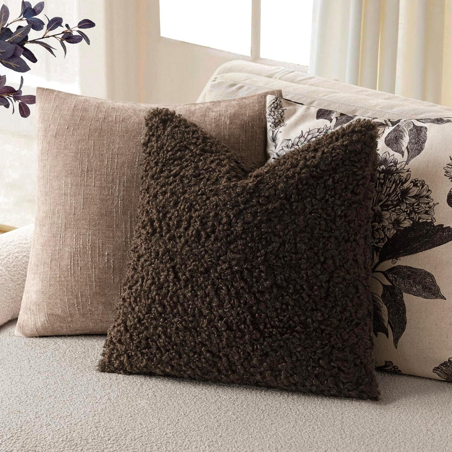 Foindtower 2 Pieces 22x22 Inch Dark Brown, Faux Fur Throw Pillow Cover Accent Sherpa Furry Pillow Covers Fuzzy Soft Pillowcases Cozy Sheepskin Decorative Fleece Cushion Case for Bed Couch Living Room