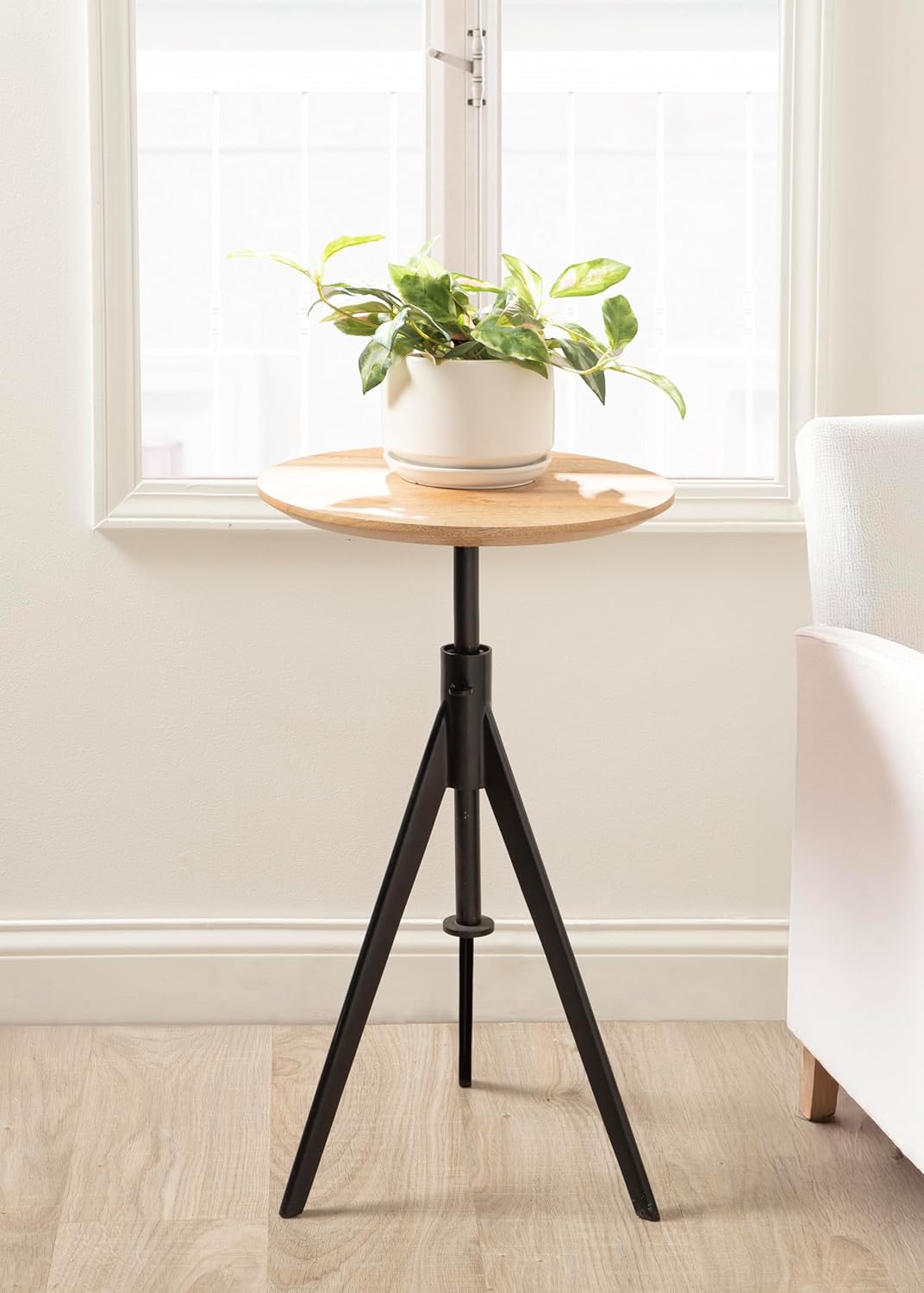 Kate and Laurel Keres Modern Adjustable-Height Round Tripod Side Table, 16 x 16 x 28, Natural Wood and Black, Transitional Circle End Table for Use as Indoor Plant Stand or Bedroom Nightstand