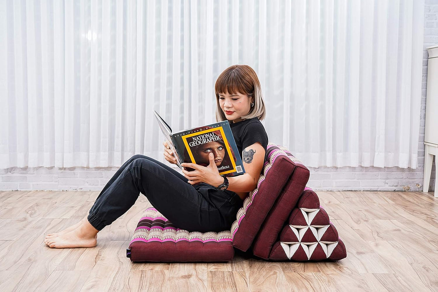 Leewadee 3-Fold Mat XXL with Triangle Cushion – Firm TV Pillow, Foldable Mattress with Cushion Made of Kapok, 67 x 31 inches, Auburn Pink