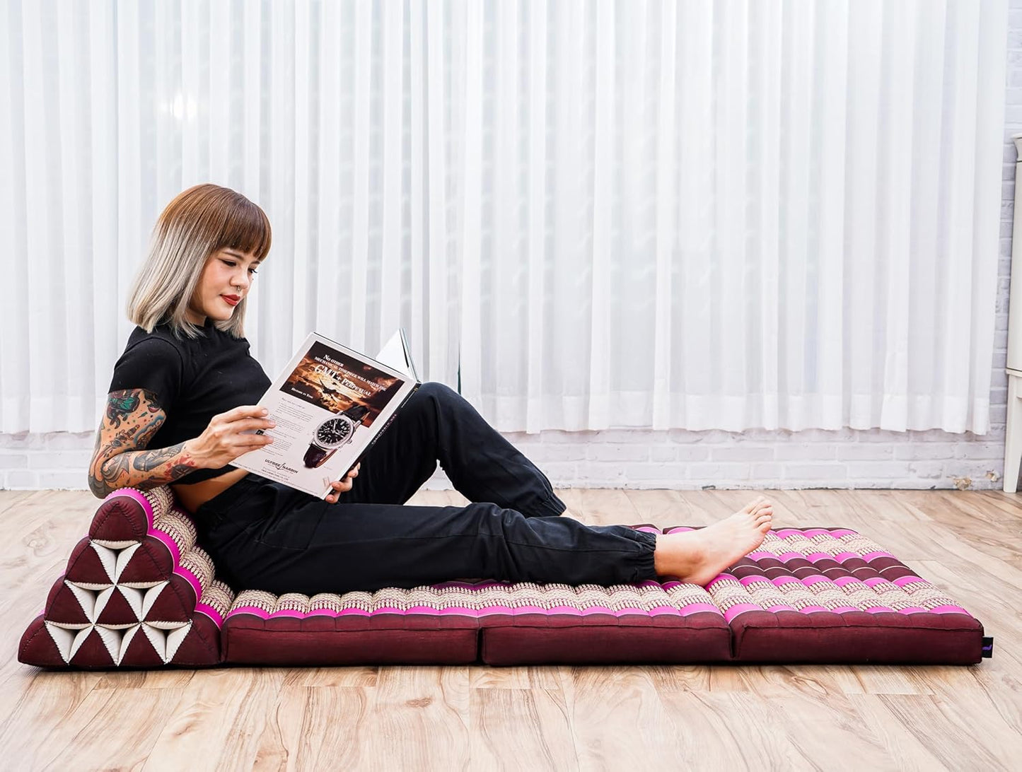 Leewadee 3-Fold Mat XXL with Triangle Cushion – Firm TV Pillow, Foldable Mattress with Cushion Made of Kapok, 67 x 31 inches, Auburn Pink