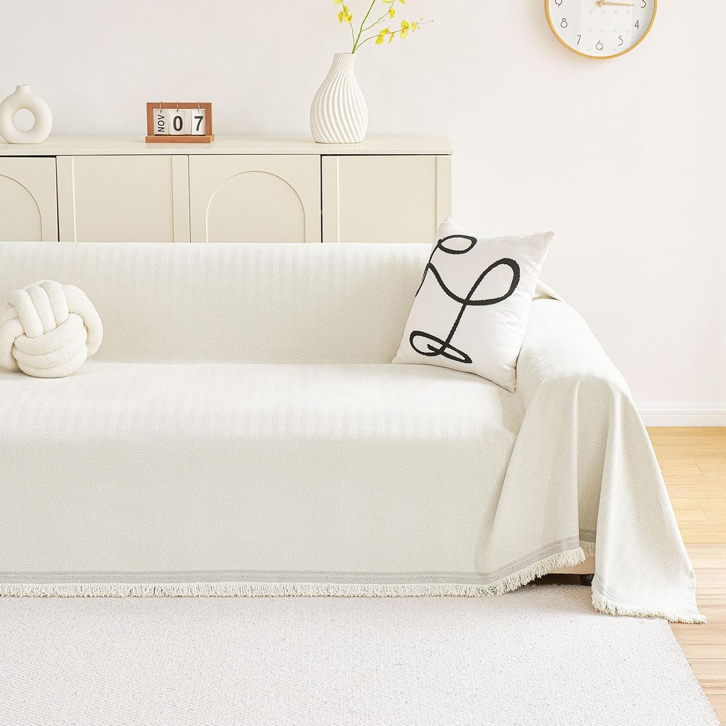 hyha Couch Cover for Dogs, Boho Sofa Covers for 3 Cushion Couch Washable, Chenille Sofa Slipcover for Pets, Soft Loveseat Sectional Couch Throw Blankets with Tassels (Beige, 71x118 Inch)