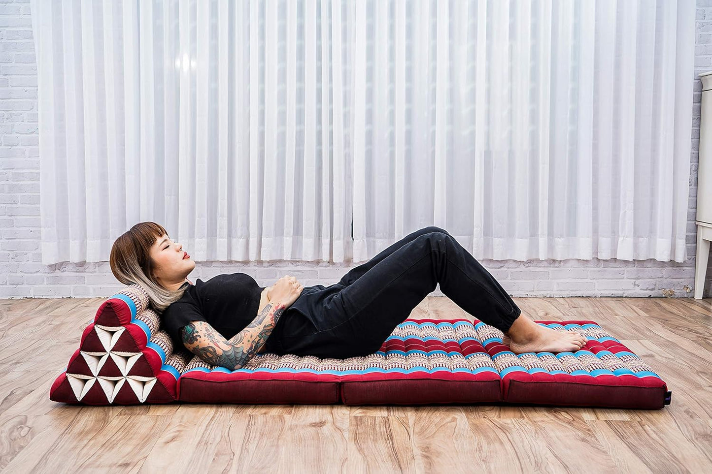 Leewadee 3-Fold Mat XXL with Triangle Cushion – Firm TV Pillow, Foldable Mattress with Cushion Made of Kapok, 67 x 31 inches, Blue Red