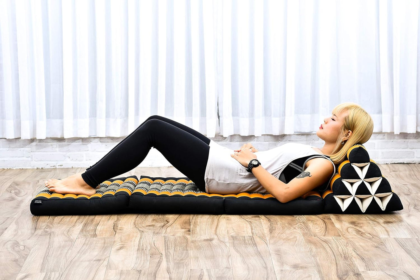 Leewadee 3-Fold Mat with Triangle Cushion – Comfortable TV Pillow, Foldable Mattress with Cushion Made of Eco-Friendly Kapok, 67 x 21 inches, Black Orange