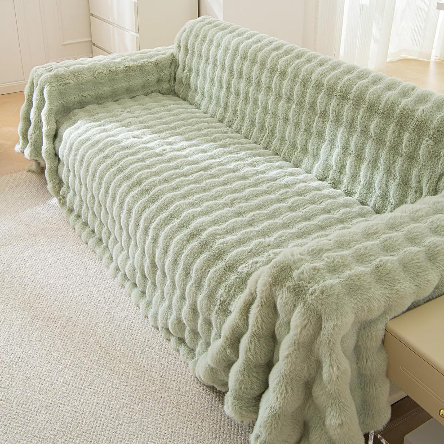 VM VOUGEMARKET Soft Warm Faux Fur Sofa Cover Thick Shaggy Fuzzy Sectional Couch Cover Plush Furniture Protector Cover Fluffy Sofa Throw Cover for Couch Sofa Bed(Green,71" x 134")