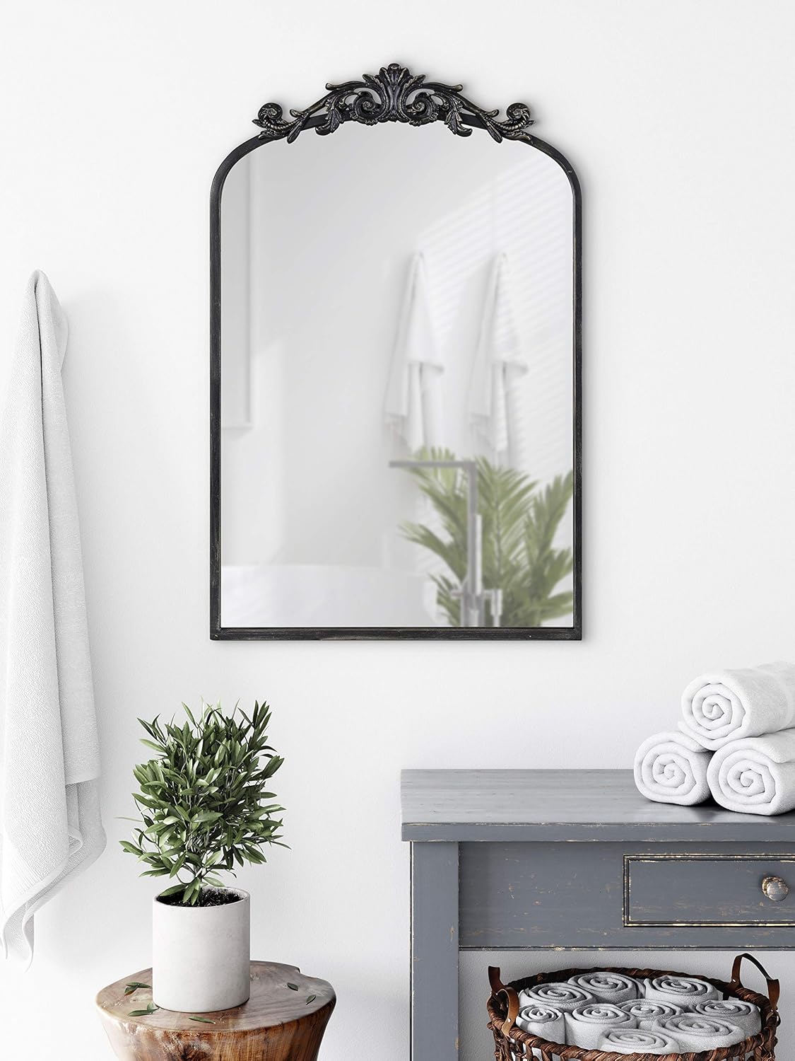 Kate and Laurel Arendahl Traditional Arch Mirror, 19 x 30.75, Antique Black, Baroque Inspired Wall Decor