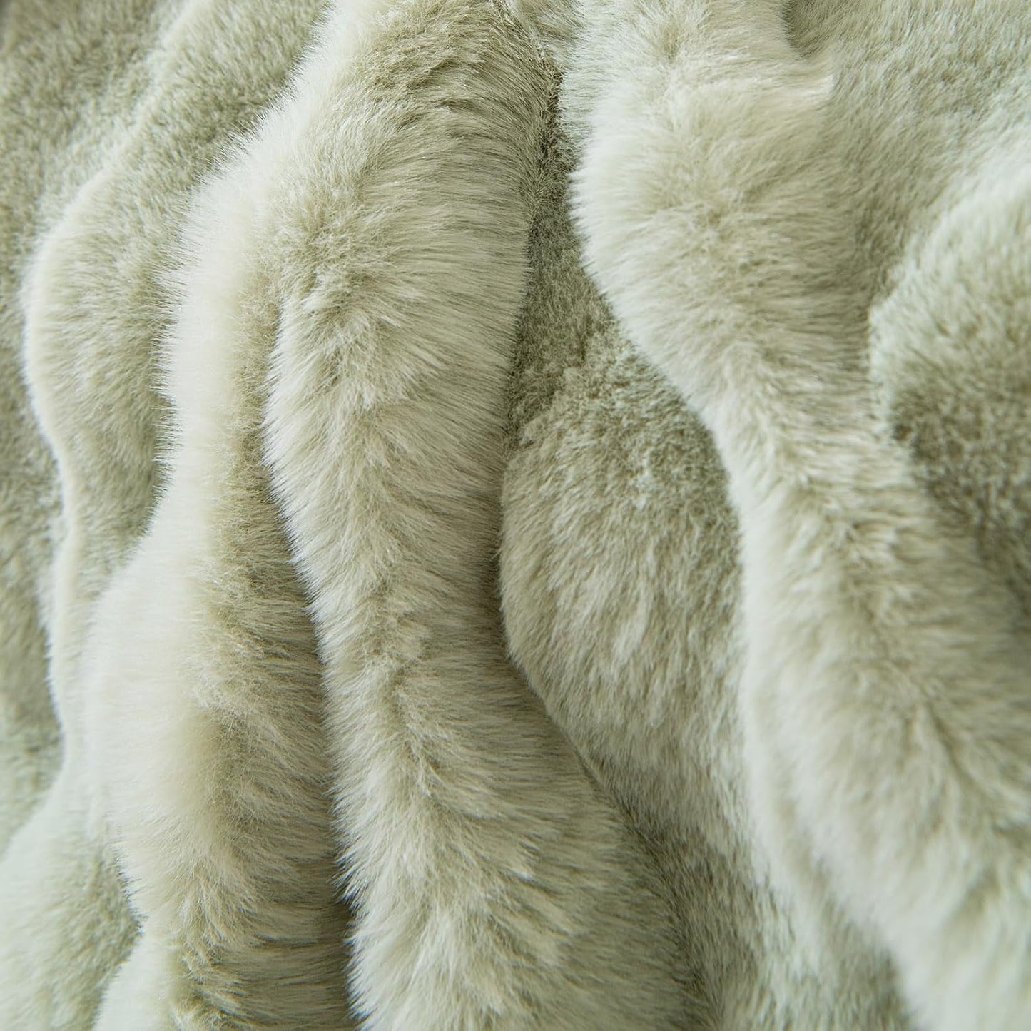 VM VOUGEMARKET Soft Warm Faux Fur Sofa Cover Thick Shaggy Fuzzy Sectional Couch Cover Plush Furniture Protector Cover Fluffy Sofa Throw Cover for Couch Sofa Bed(Green,71" x 134")