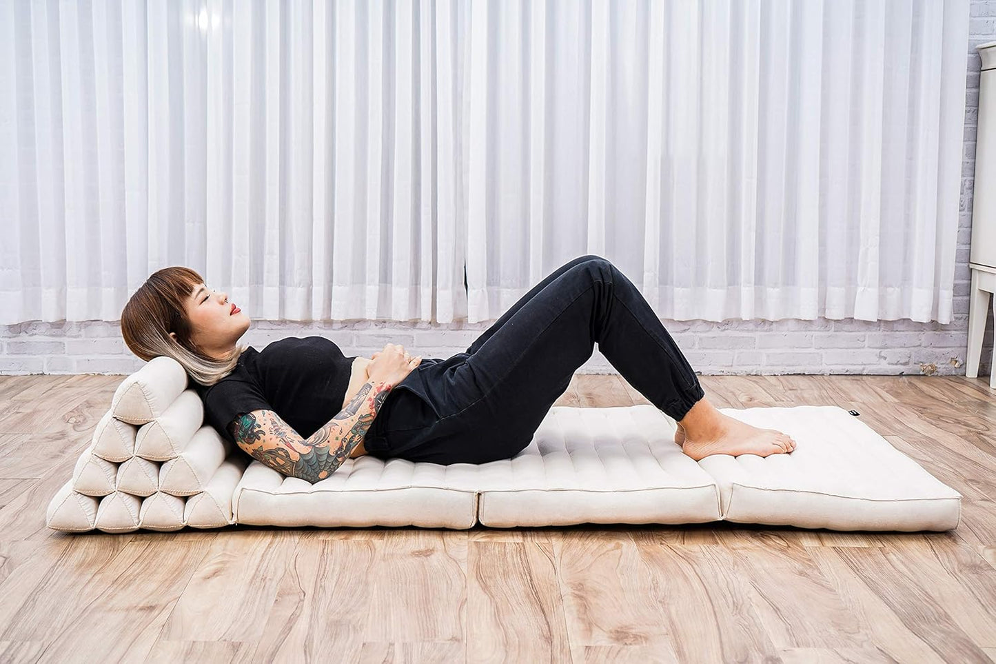 Leewadee 3-Fold Mat XXL with Triangle Cushion – Firm TV Pillow, Foldable Mattress with Cushion Made of Eco-Friendly Kapok, 67 x 31 inches, Ecru