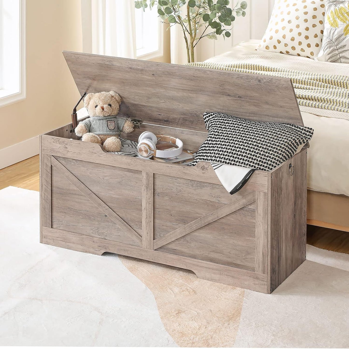 HOOBRO Storage Bench, 43.3” Retro Wooden Storage Chest with U-Shaped Cut-Out Pull, Safety Hinge, Supports 220 lb and Easy Assembly for Toy Box Organizer (Greige) BG772CW01