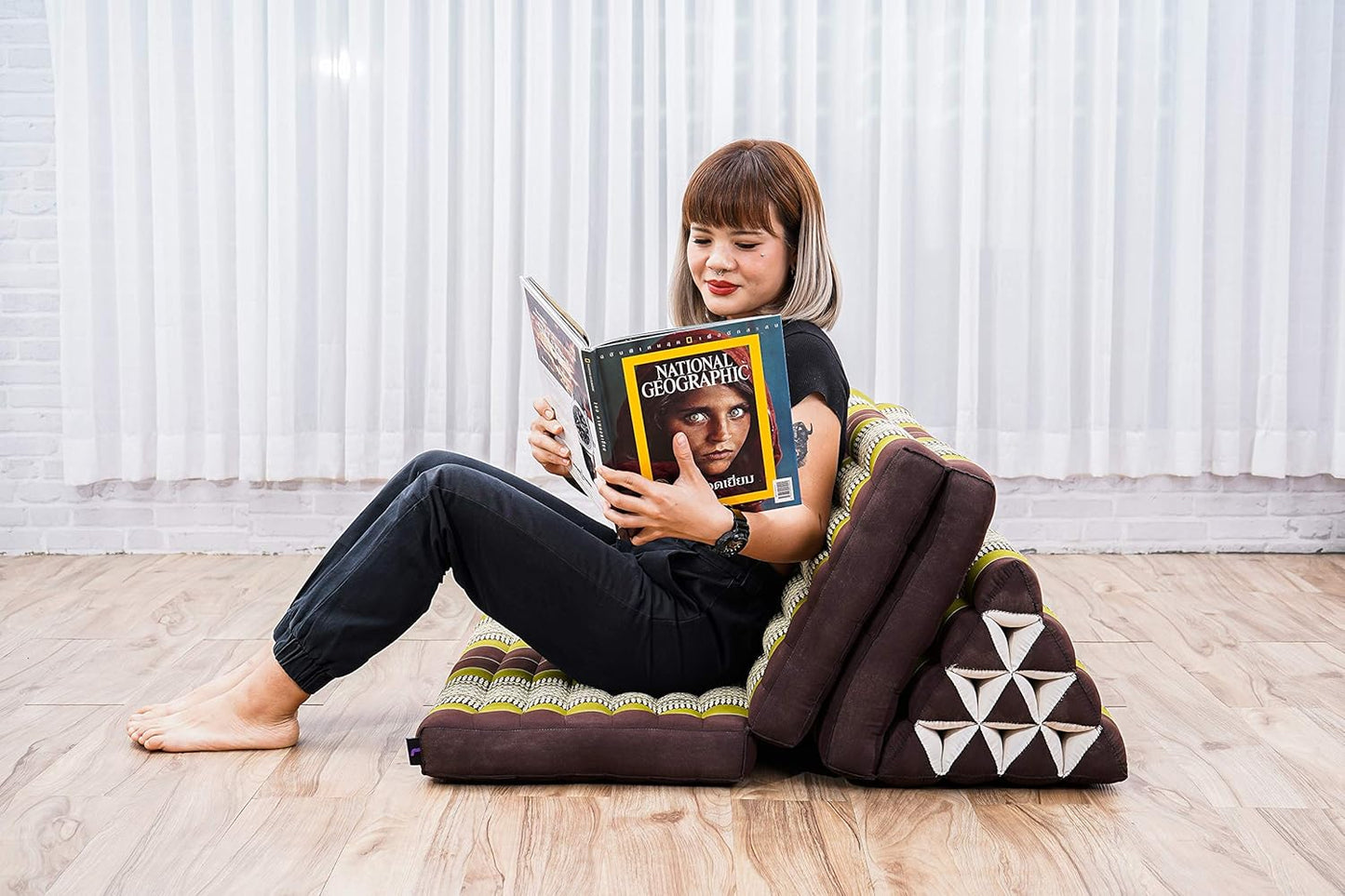 Leewadee 3-Fold Mat XXL with Triangle Cushion – Firm TV Pillow, Foldable Mattress with Cushion Made of Kapok, 67 x 31 inches, Brown Green