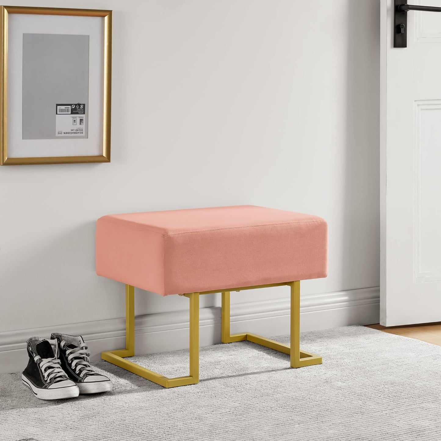 Modern Style Bedroom Single Seat Bench, Cushioned Bed end Stool, Living Room Sofa Stool, Footstool with Golden Iron Legs, Suitable for Bedroom and Living Room (Pink, 21.65"x15.74"X16.53")