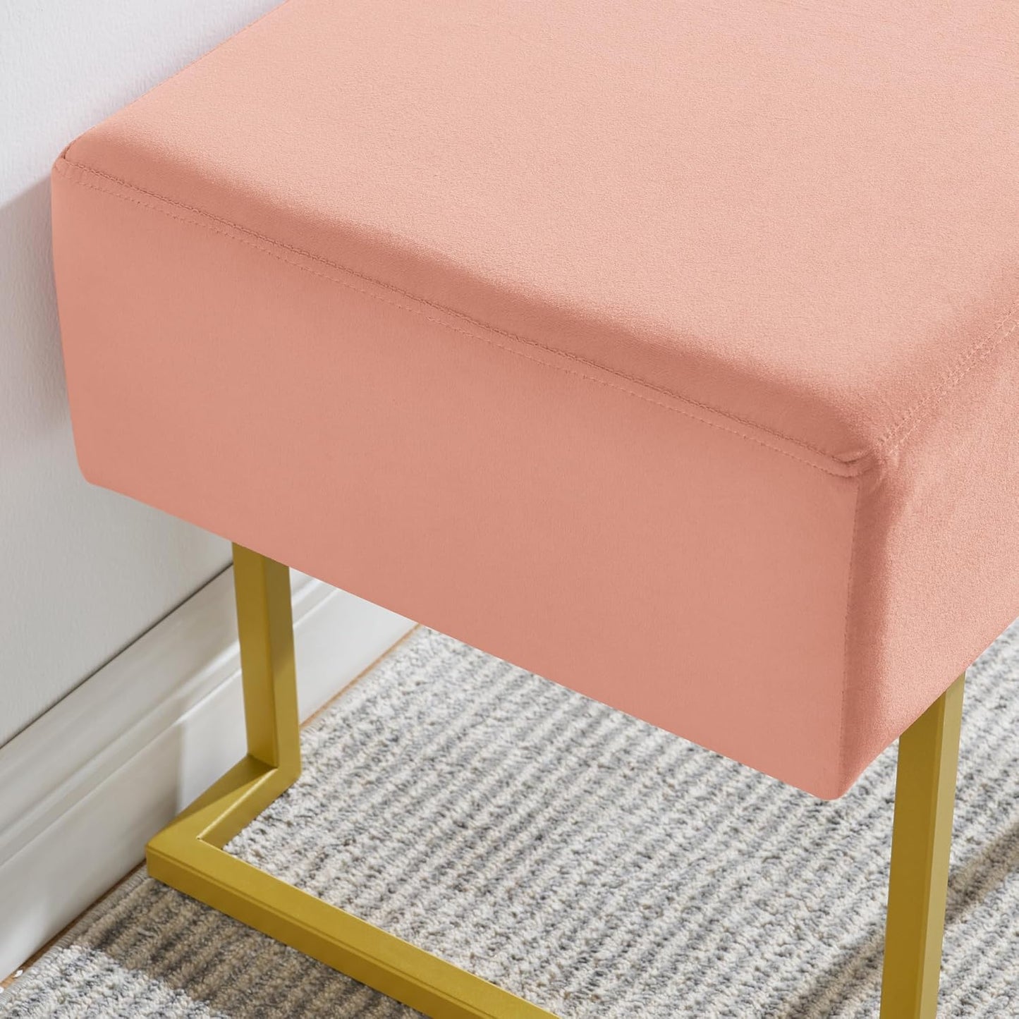 Modern Style Bedroom Single Seat Bench, Cushioned Bed end Stool, Living Room Sofa Stool, Footstool with Golden Iron Legs, Suitable for Bedroom and Living Room (Pink, 21.65"x15.74"X16.53")