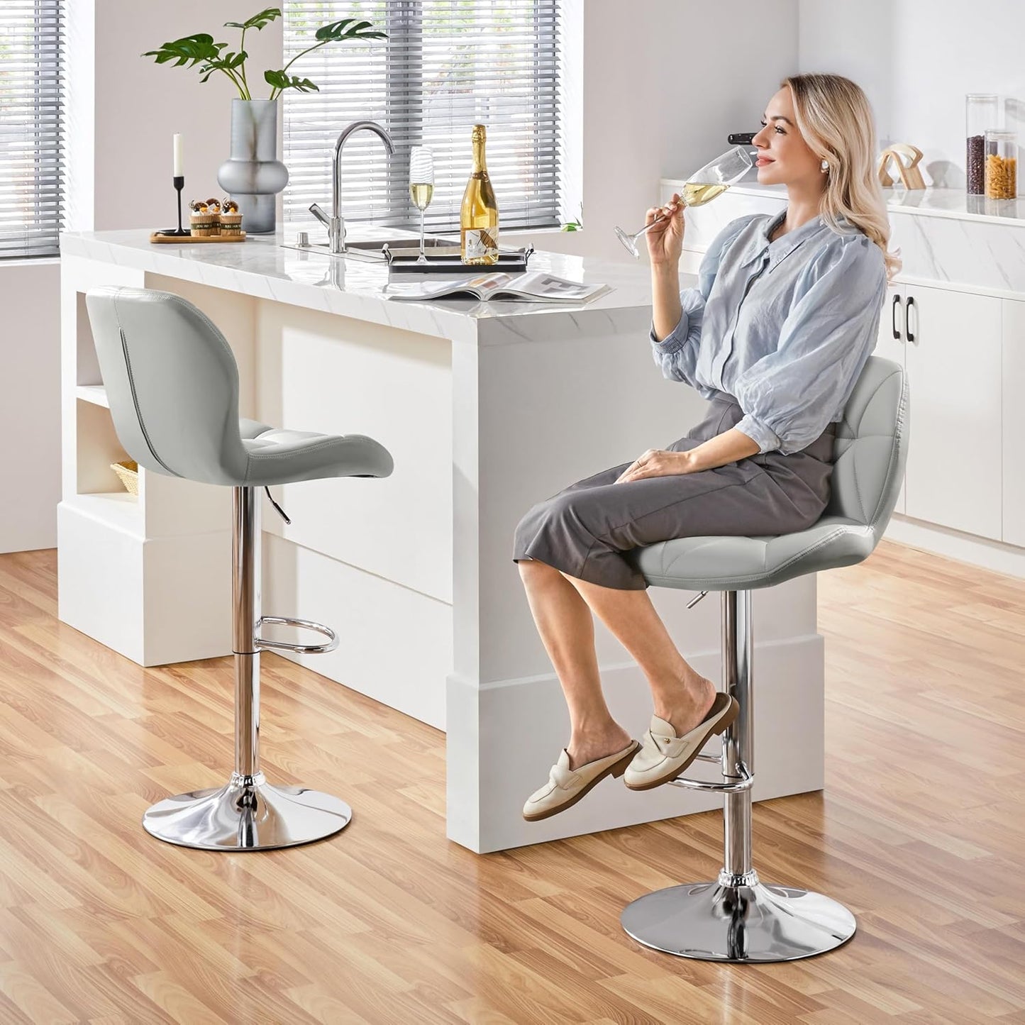 Yaheetech Bar Stools Set of 4, PU Leather Swivel Barstools, Height Adjustable Counter Stools with Backrest fot Kitchen Home Bar, Light Grey