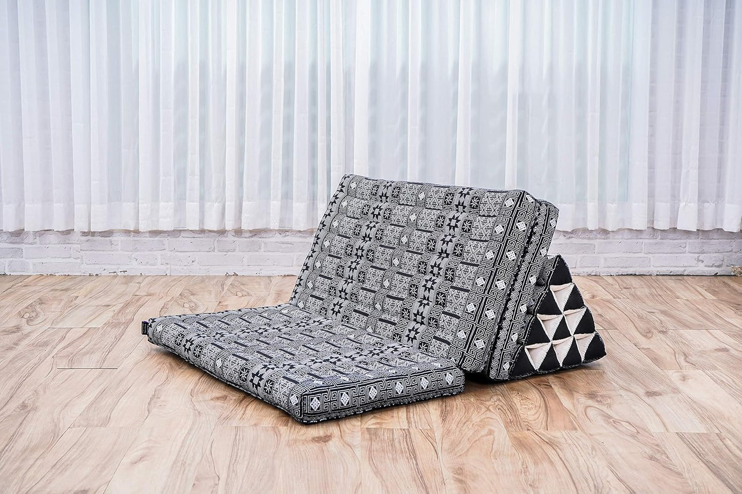 Leewadee 3-Fold Mat XXL with Triangle Cushion – Firm TV Pillow, Foldable Mattress with Cushion Made of Eco-Friendly Kapok, 67 x 31 inches, Black