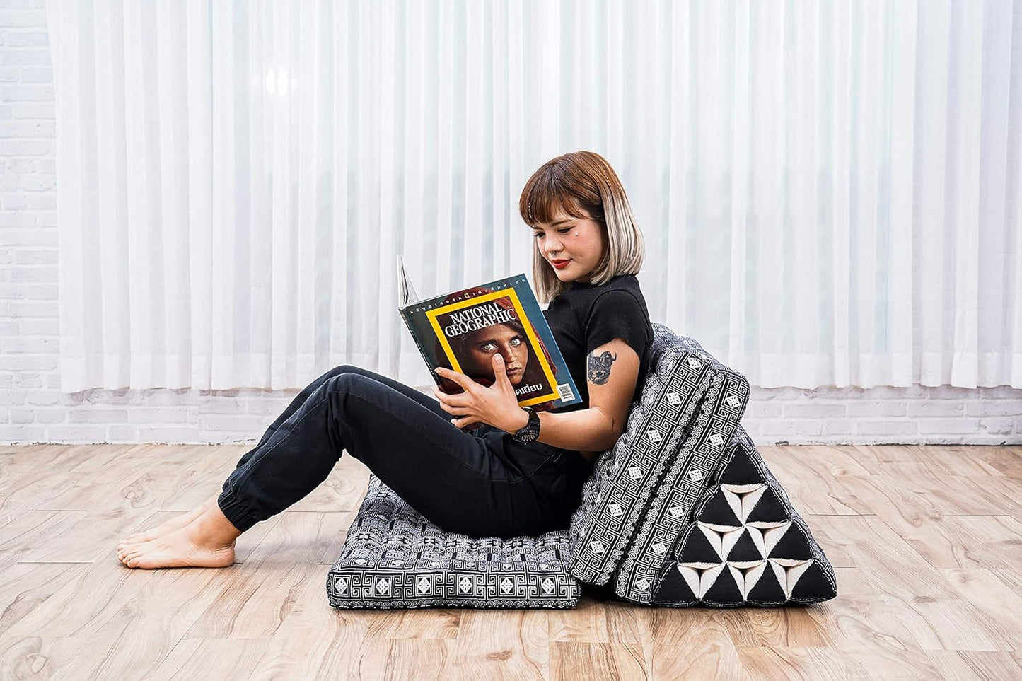 Leewadee 3-Fold Mat XXL with Triangle Cushion – Firm TV Pillow, Foldable Mattress with Cushion Made of Eco-Friendly Kapok, 67 x 31 inches, Black