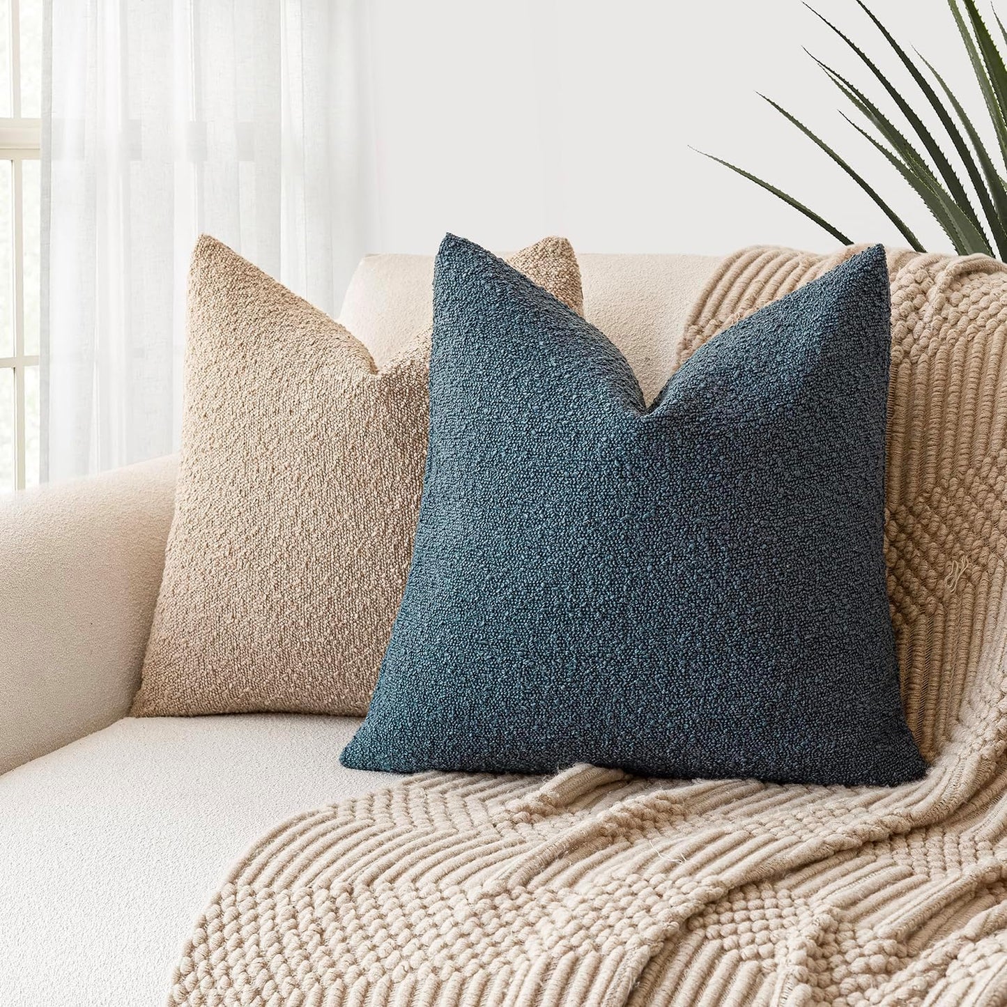 Foindtower Pack of 2 Modern Textured Boucle Throw Pillow Covers Accent Solid Decorative Pillow Cases Cozy Woven Couch Cushion Case for Chair Sofa Bedroom Living Room Home Decor, 20 x 20 Inch,Blue