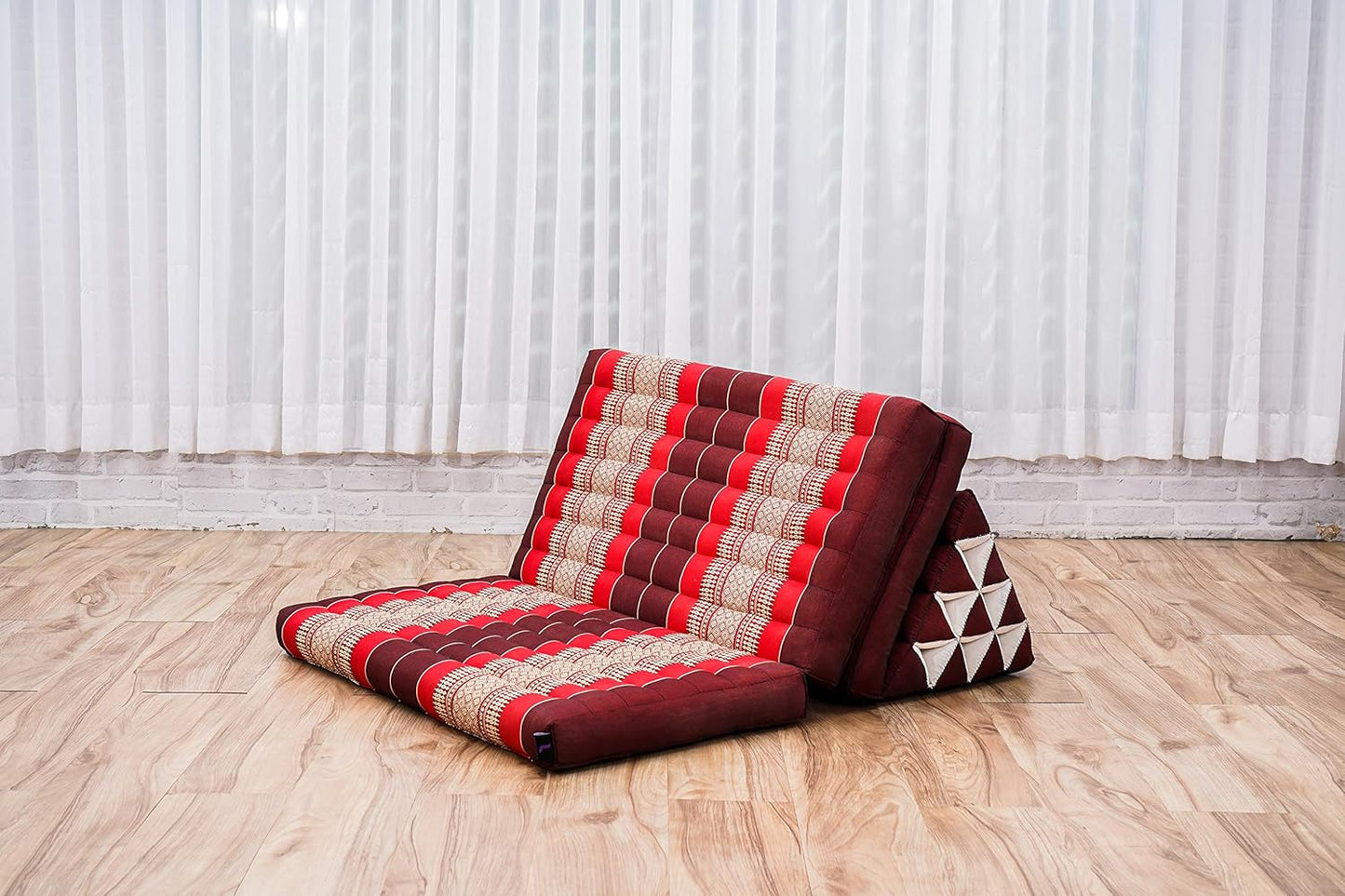 Leewadee 3-Fold Mat XXL with Triangle Cushion – Firm TV Pillow, Foldable Mattress with Cushion Made of Kapok, 67 x 31 inches, Red