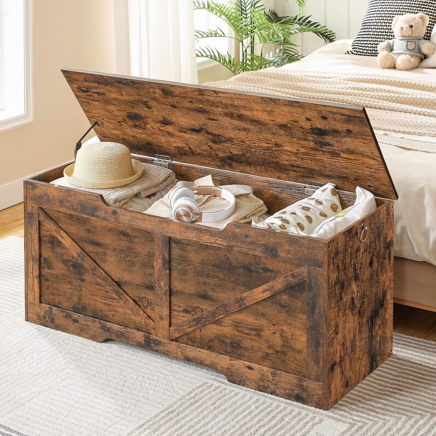 HOOBRO Storage Bench, 43.3” Retro Wooden Storage Chest with U-Shaped Cut-Out Pull, Safety Hinge, Supports 220 lb and Easy Assembly for Toy Box Organizer (Rustic Brown) BF772CW01